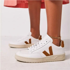 EUC $185 Veja V-12 White Leather Tan Suede Trainers Sneakers